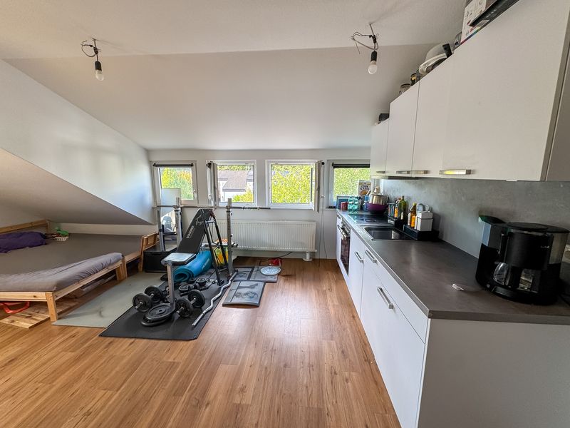 Gemütliche 1-Zimmer-DG-Wohnung in zentraler Lage von Eschborn/Niederhöchststadt!